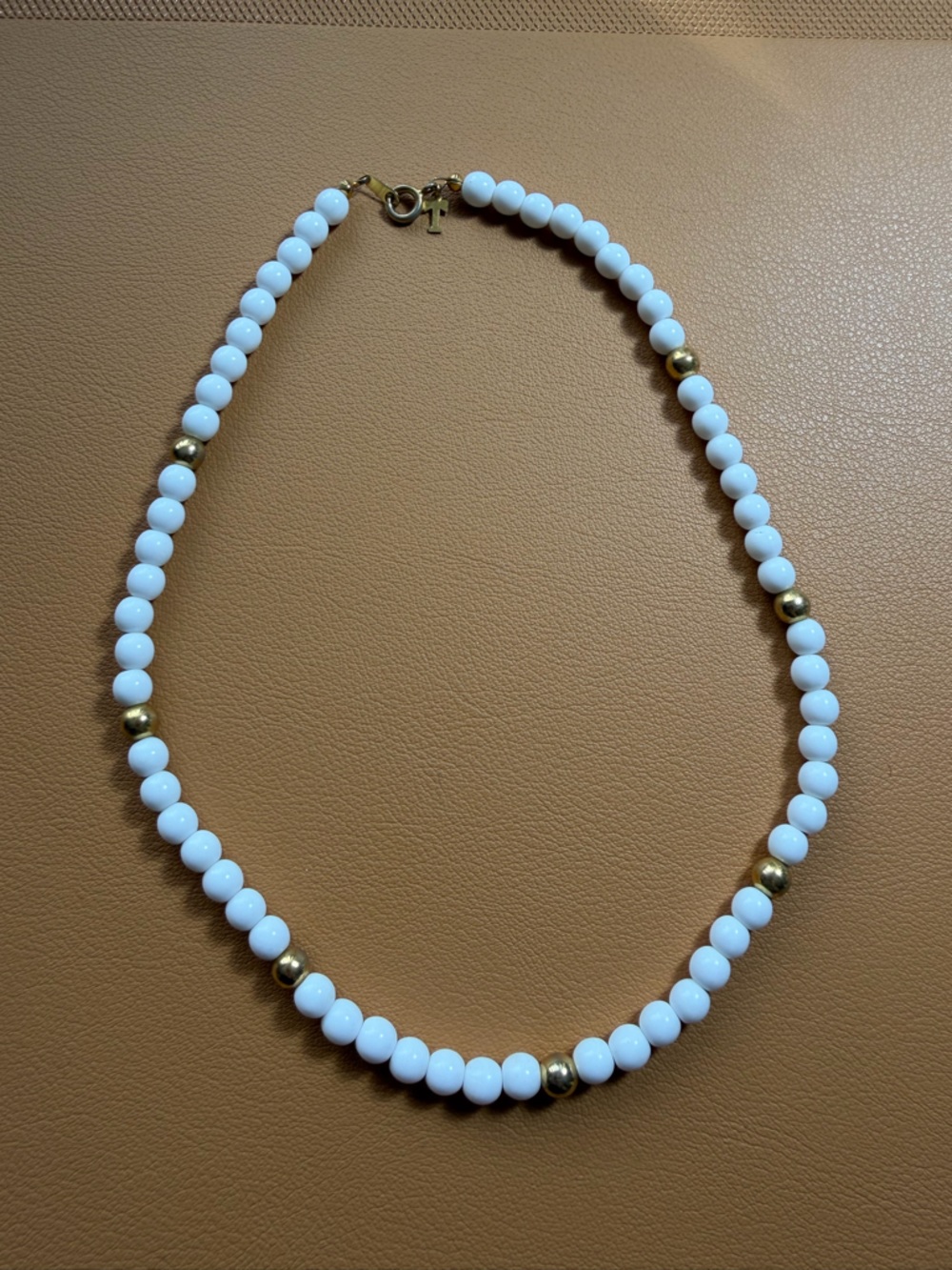 Vintage Crown Trifari White & Gold Beaded Choker Necklace - Picture 4 of 8